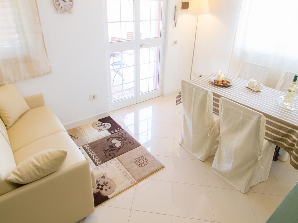 Gelso Bianco Apartments Кампофеліче-ді-Роччелла Екстер'єр фото