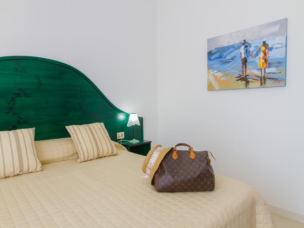 Gelso Bianco Apartments Кампофеліче-ді-Роччелла Екстер'єр фото
