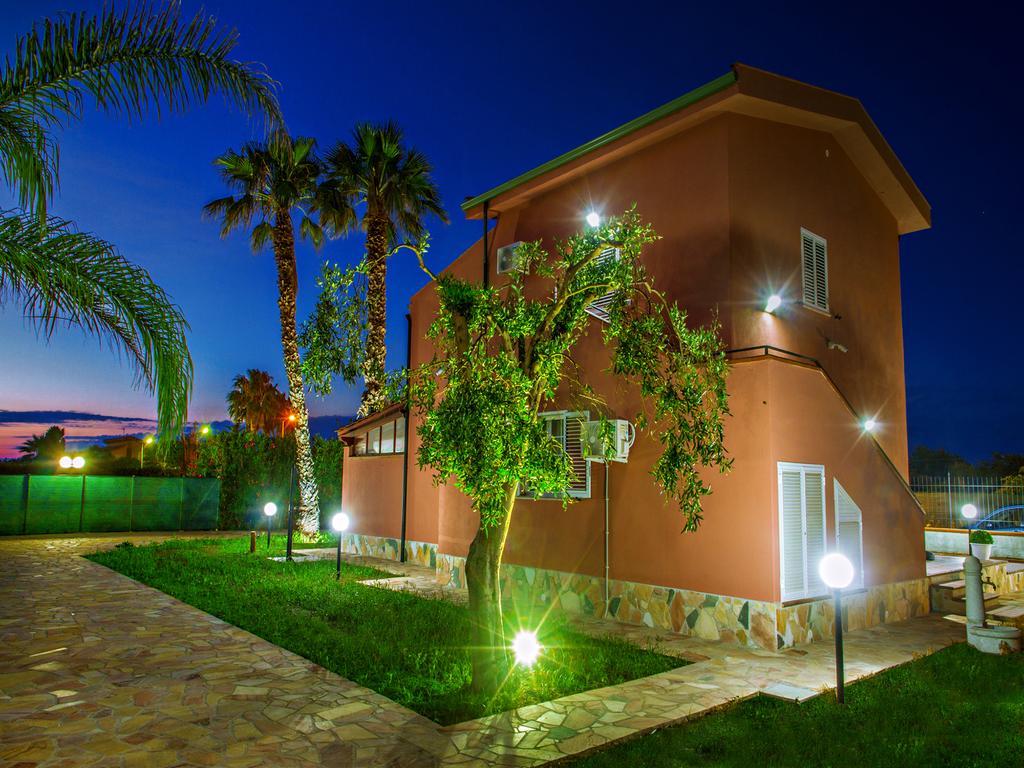 Gelso Bianco Apartments Кампофеліче-ді-Роччелла Екстер'єр фото